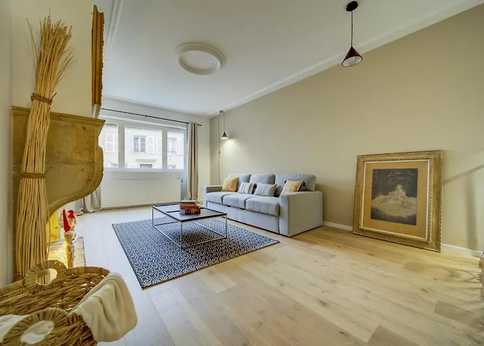 L'ecrin Du Mont Saint Quentin 아파트